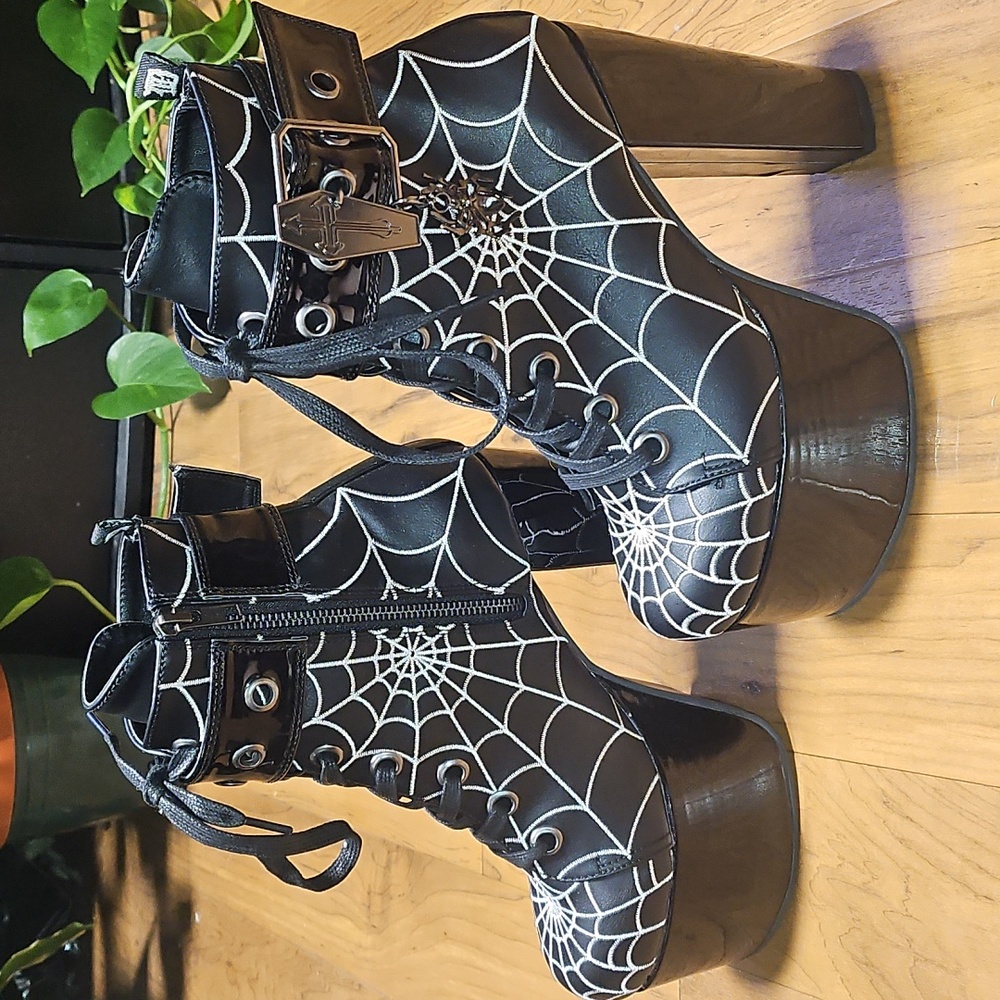 Demonia Spiderweb Torment Boots - Picture 2 of 11